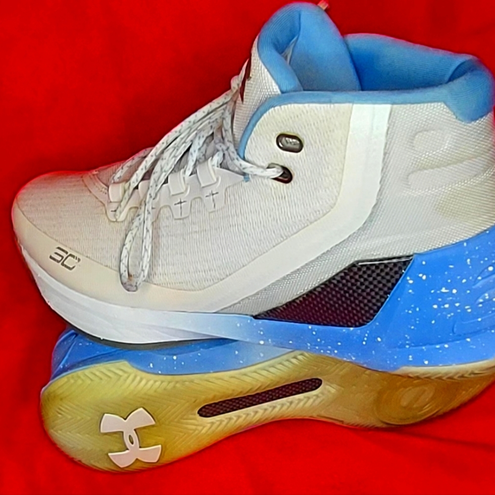 Under Armour sneakers 👟